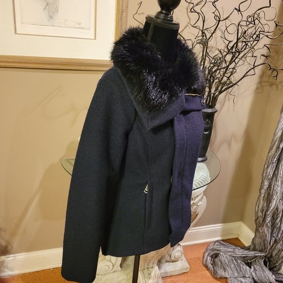 Bebe Jacket With Faux Fur Collar - Picture 11 of 15
